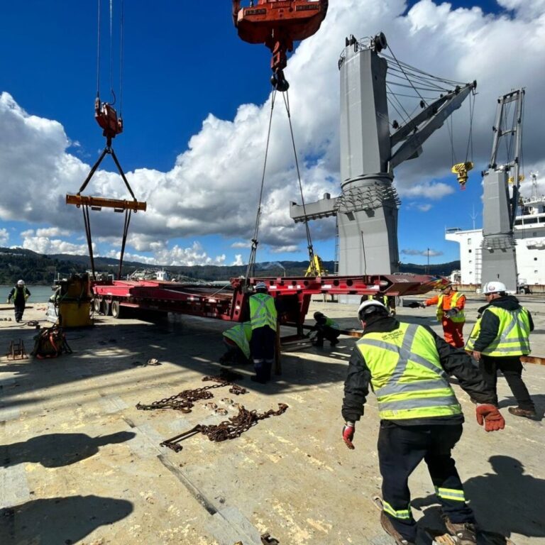 The oversized cargo being lifted to be transported from Chile to China